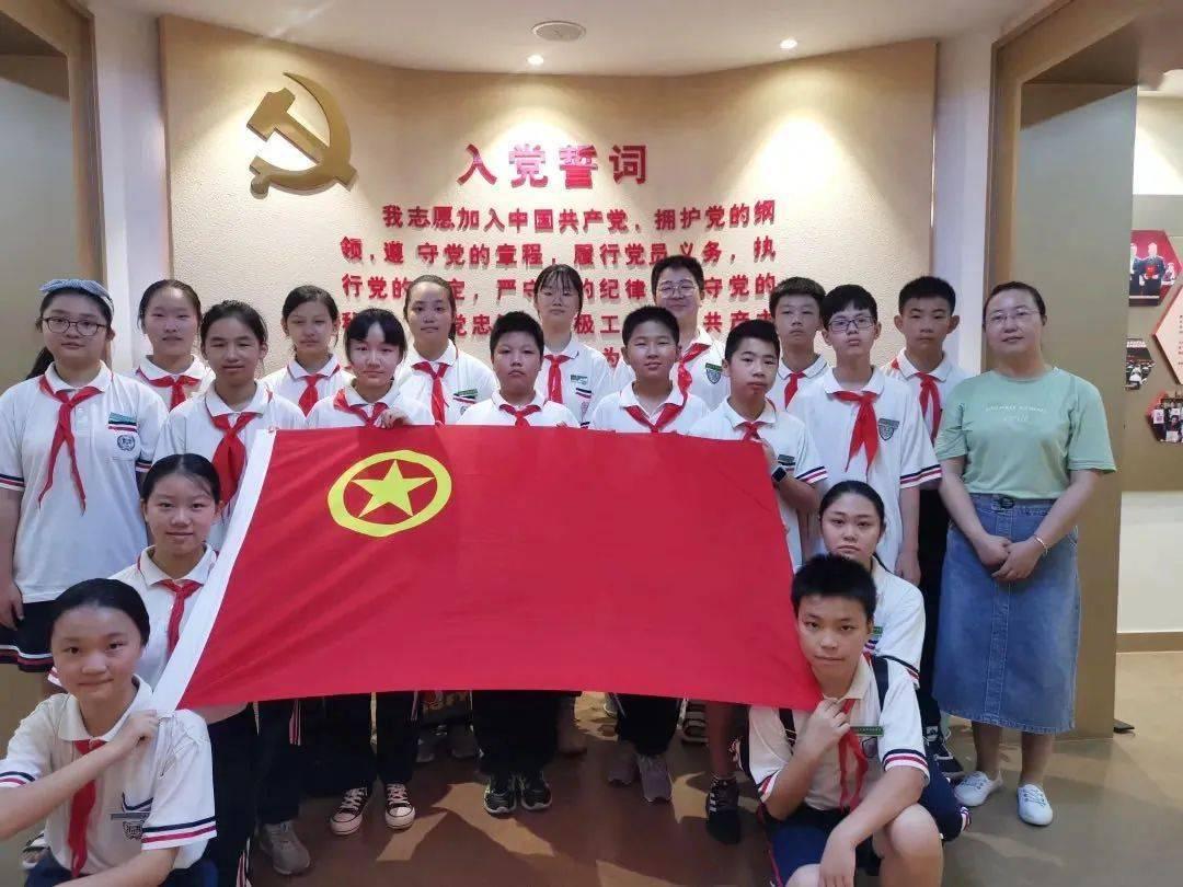 探索为了缅怀圣人孔子,在孔子的出生地,建造了一座比山还高的铜雕像红迪网平台,发现有趣无限!